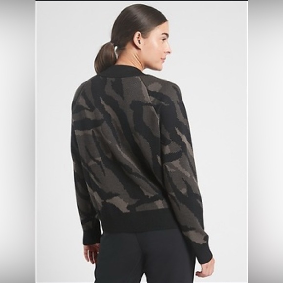 ATHLETA Jacquard Crew Sweater Pullover Merino Wool Sz L Camo Digi Casual - Picture 5 of 9